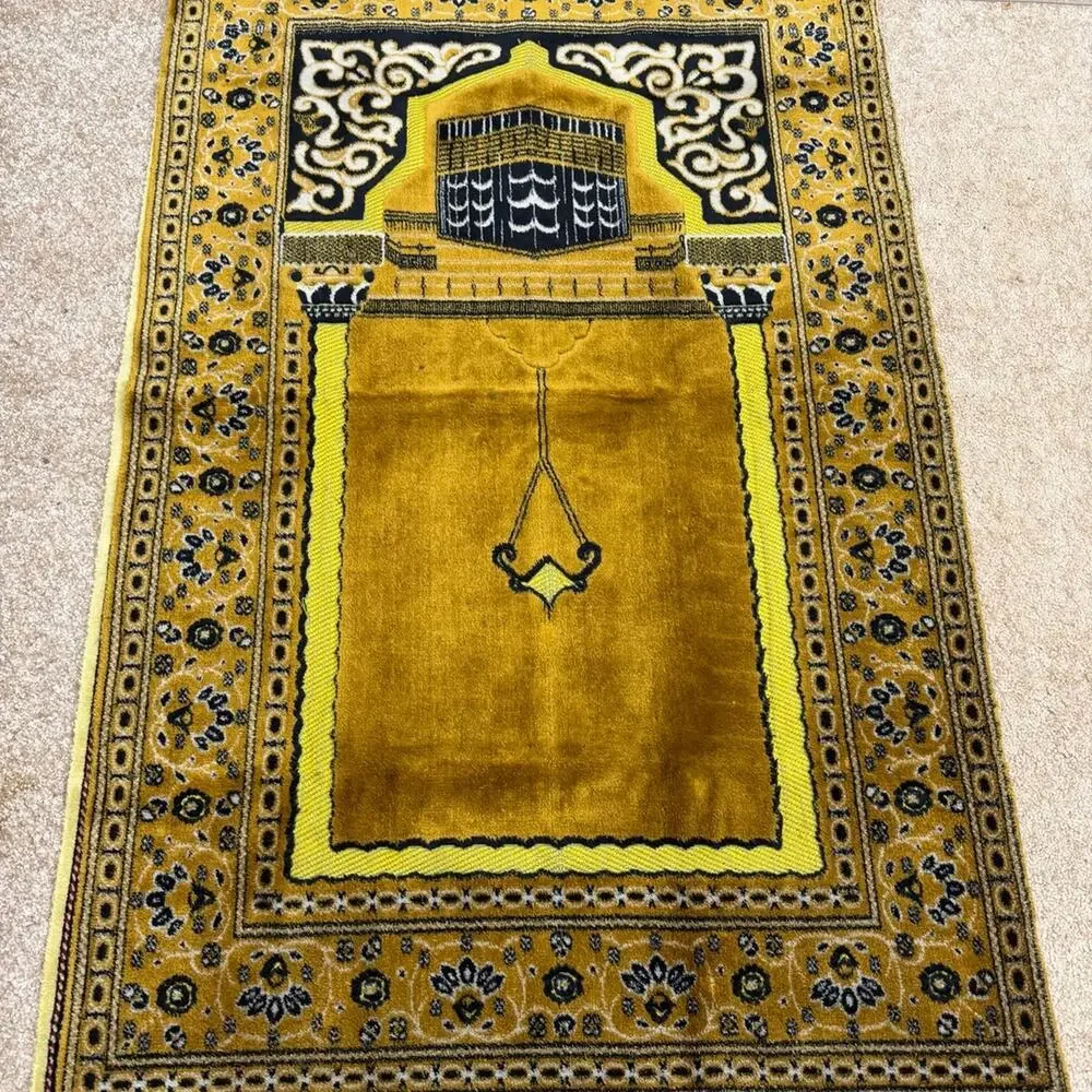 Vintage Muslim Prayer Rug/Tapestry Temple Pillars Good Condition Gold 44” x 27”